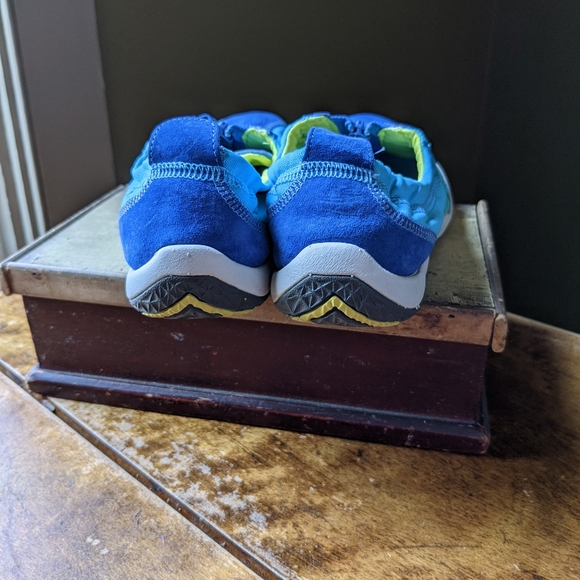 Merrell Air Cushion Sneakers. EUC. Size 6. - Picture 7 of 11